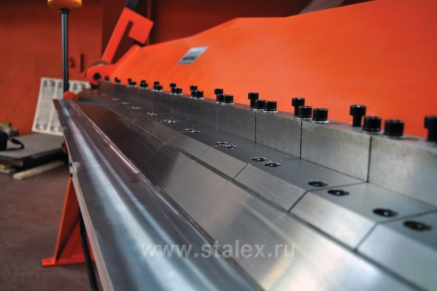 Фото 28 - Станок листогибочный ручной сегментный  STALEX W2.5x2540A.