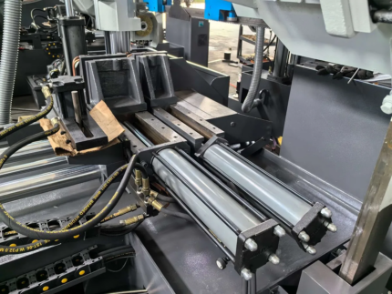 Фото 59 - MetalTec MBS 430 CА автоматический колонный ленточнопильный станок.